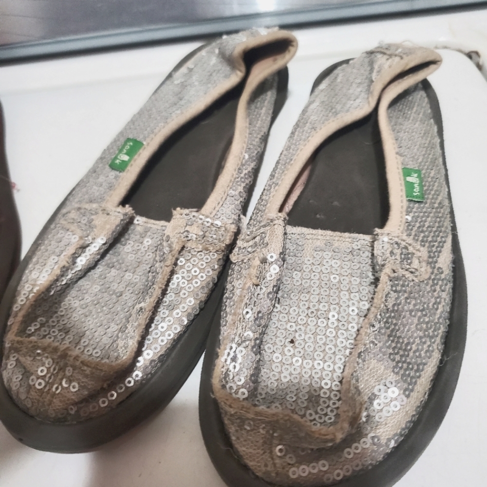 Silver sequence Sanuk